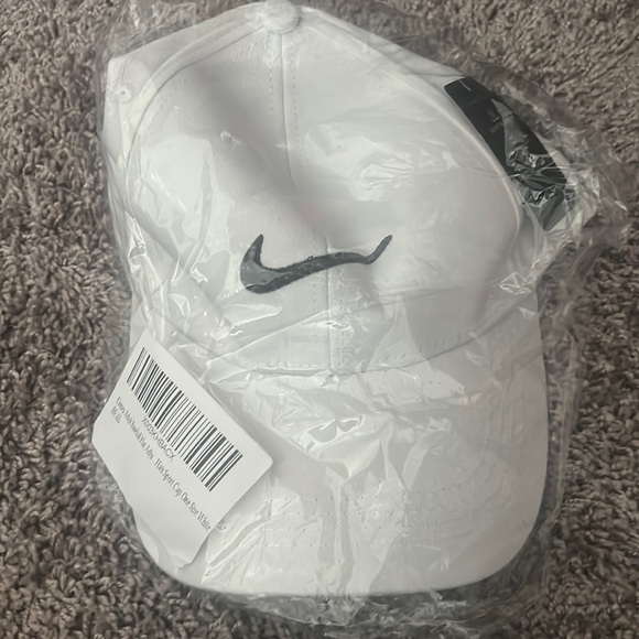 Unisex Nike hat - Picture 3 of 3